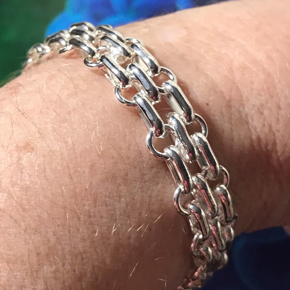 .925 Sterling Silver triple link toggle bracelet💗 - Picture 3 of 5
